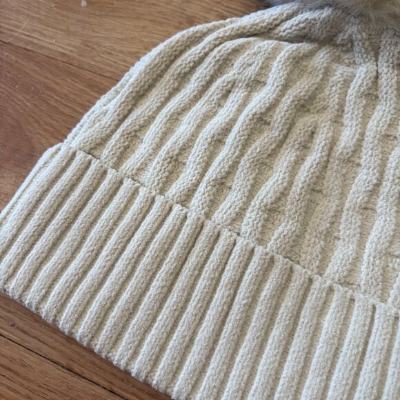 Lululemon Athletic Cable Knit Pom Beanie Hat Natural Ivory NWT One Size - Picture 3 of 7